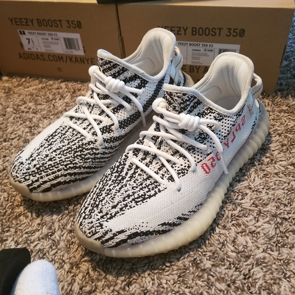 Yeezy boost 350 V2 'Zebras' - Picture 2 of 7